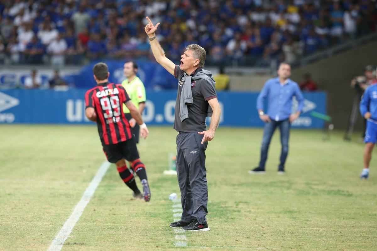 Fotos da partida entre Cruzeiro e Atltico-PR no Mineiro