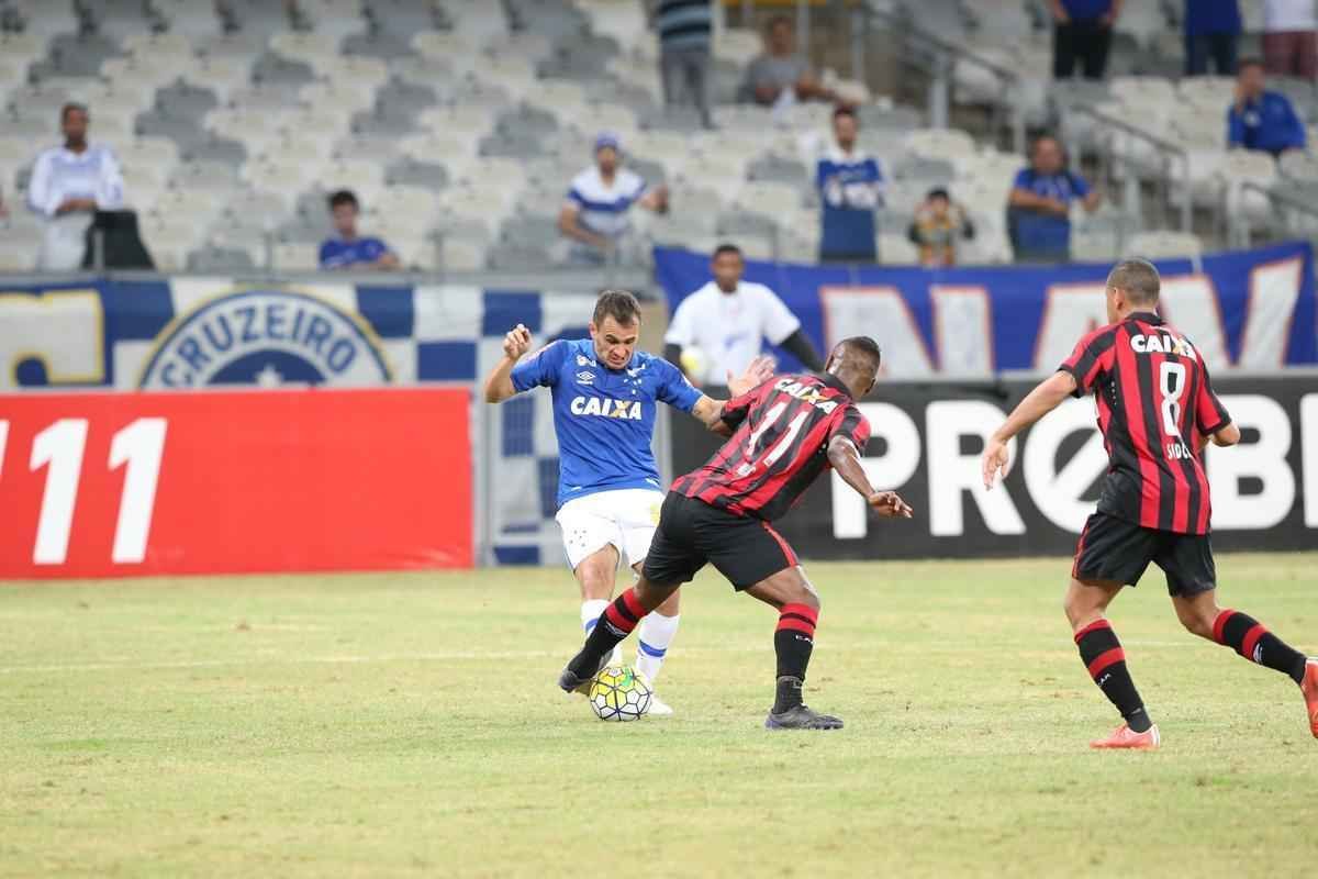 Fotos da partida entre Cruzeiro e Atltico-PR no Mineiro