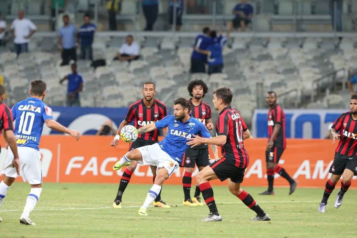Imagens do primeiro jogo de Rafael Sobis com a camisa do Cruzeiro