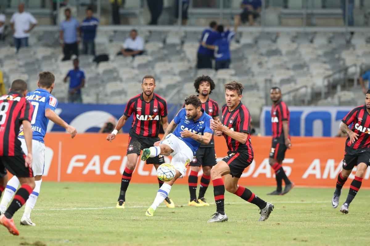 Imagens do primeiro jogo de Rafael Sobis com a camisa do Cruzeiro