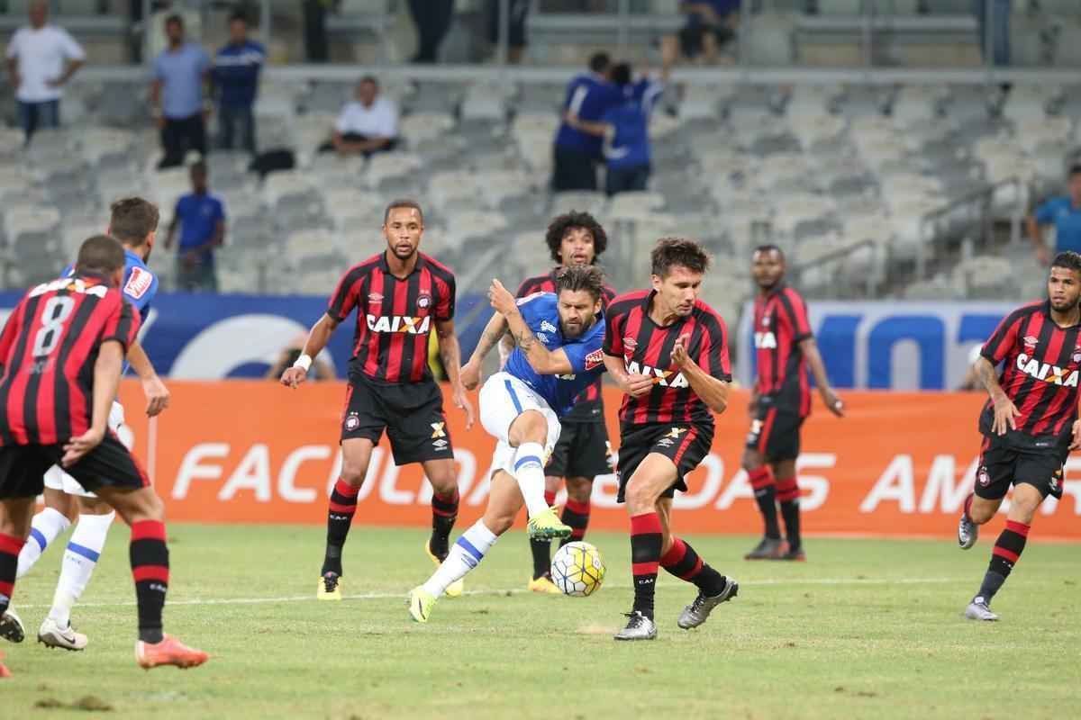 Imagens do primeiro jogo de Rafael Sobis com a camisa do Cruzeiro