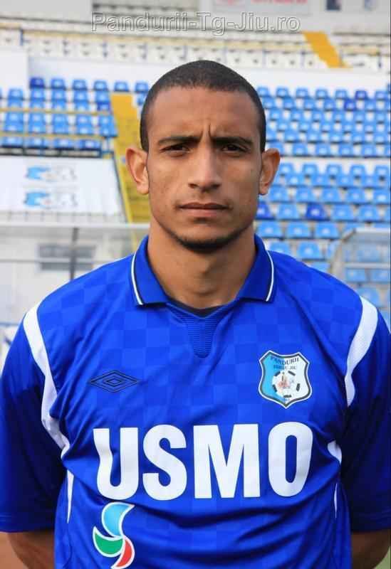 Cardoso com a camisa do Pandurii, da Romnia, onde jogou entre 2007 e 2012