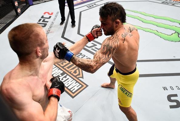 Na luta principal do UFC Fight Night 91, em Sioux Falls, John Lineker tem atuao arrasadora e vence Michael McDonald por nocaute, no primeiro round