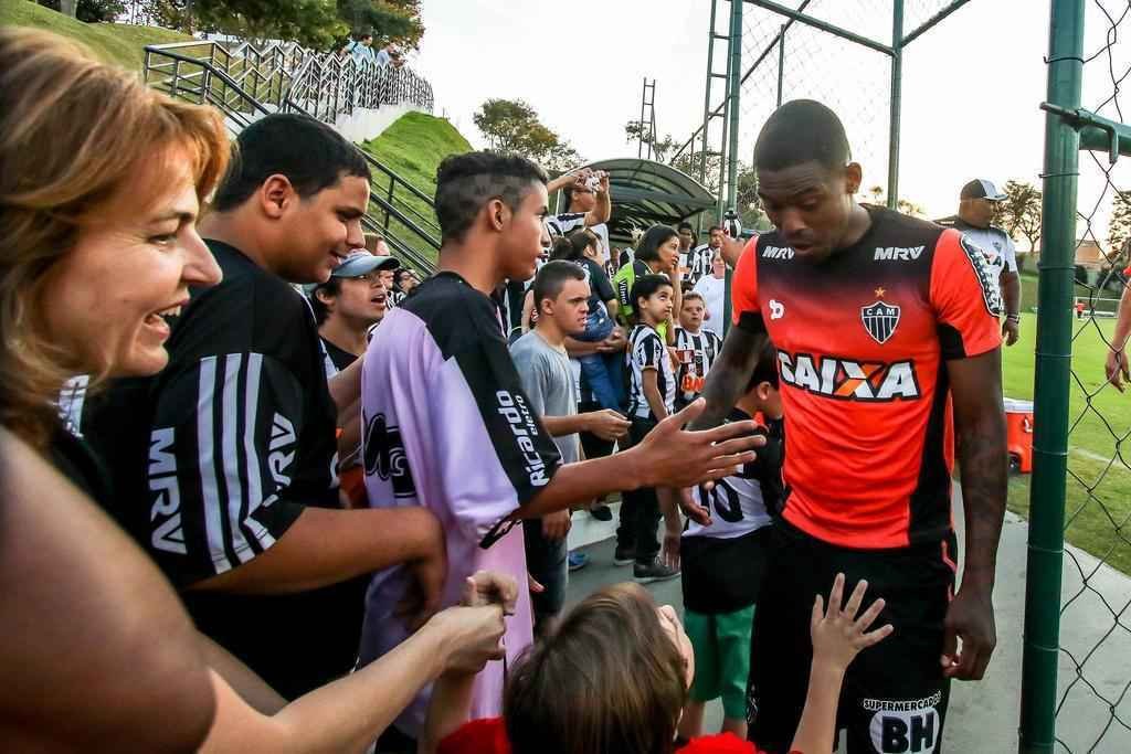 Crianas e jovens participantes da APAE de Itana visitaram a Cidade do Galo nesta quinta-feira 