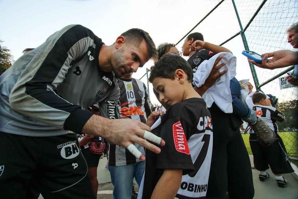 Crianas e jovens participantes da APAE de Itana visitaram a Cidade do Galo nesta quinta-feira 