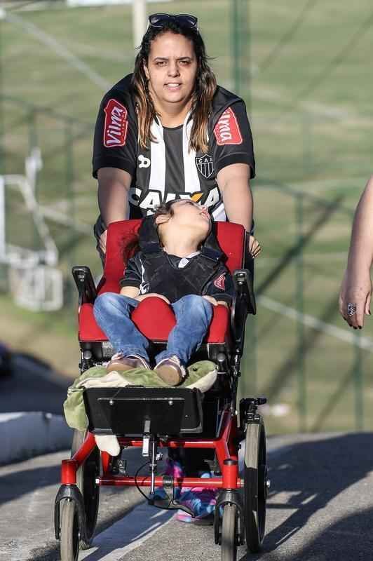 Crianas e jovens participantes da APAE de Itana visitaram a Cidade do Galo nesta quinta-feira 