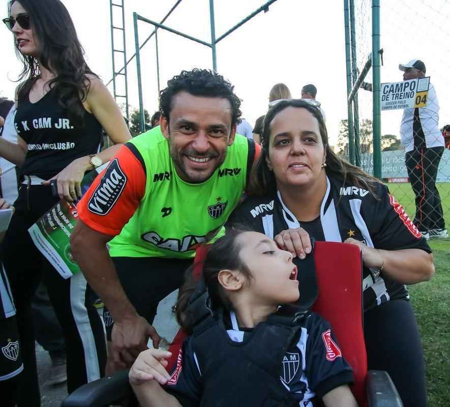 Crianas e jovens participantes da APAE de Itana visitaram a Cidade do Galo nesta quinta-feira 
