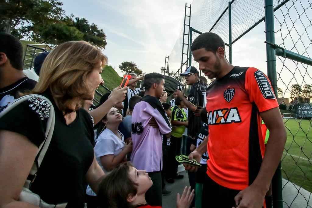 Crianas e jovens participantes da APAE de Itana visitaram a Cidade do Galo nesta quinta-feira 