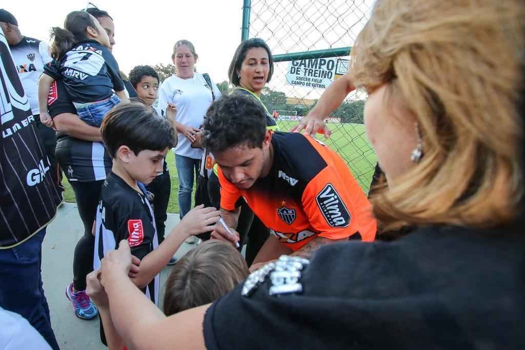 Crianas e jovens participantes da APAE de Itana visitaram a Cidade do Galo nesta quinta-feira 