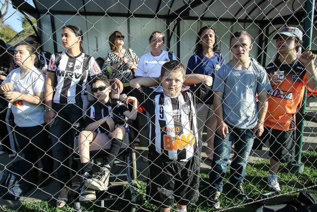 Crianas e jovens participantes da APAE de Itana visitaram a Cidade do Galo nesta quinta-feira 