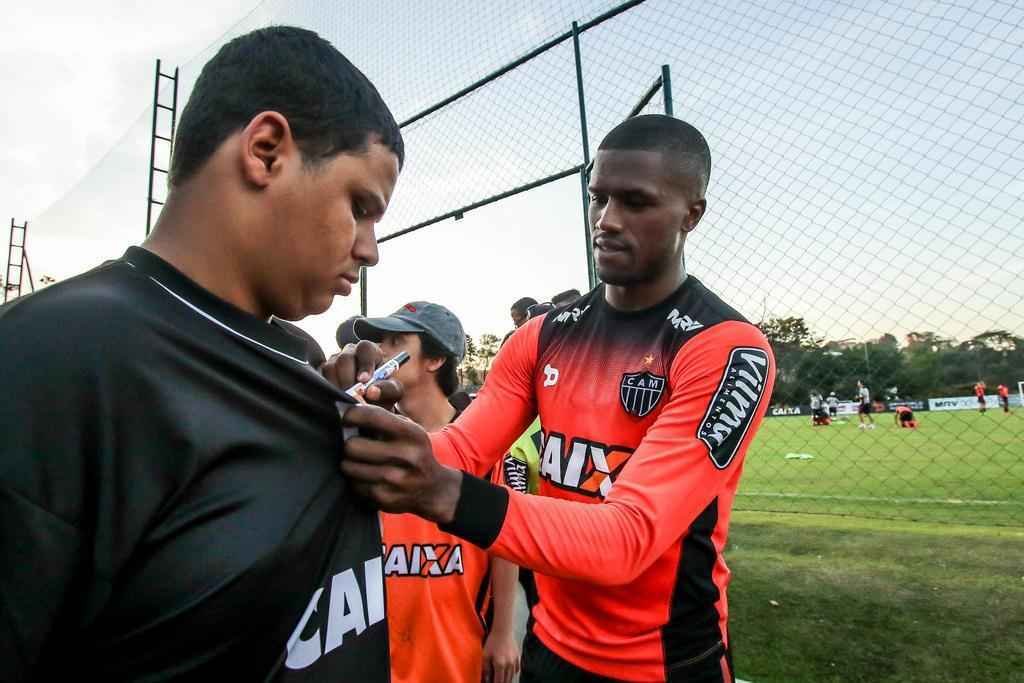 Crianas e jovens participantes da APAE de Itana visitaram a Cidade do Galo nesta quinta-feira 