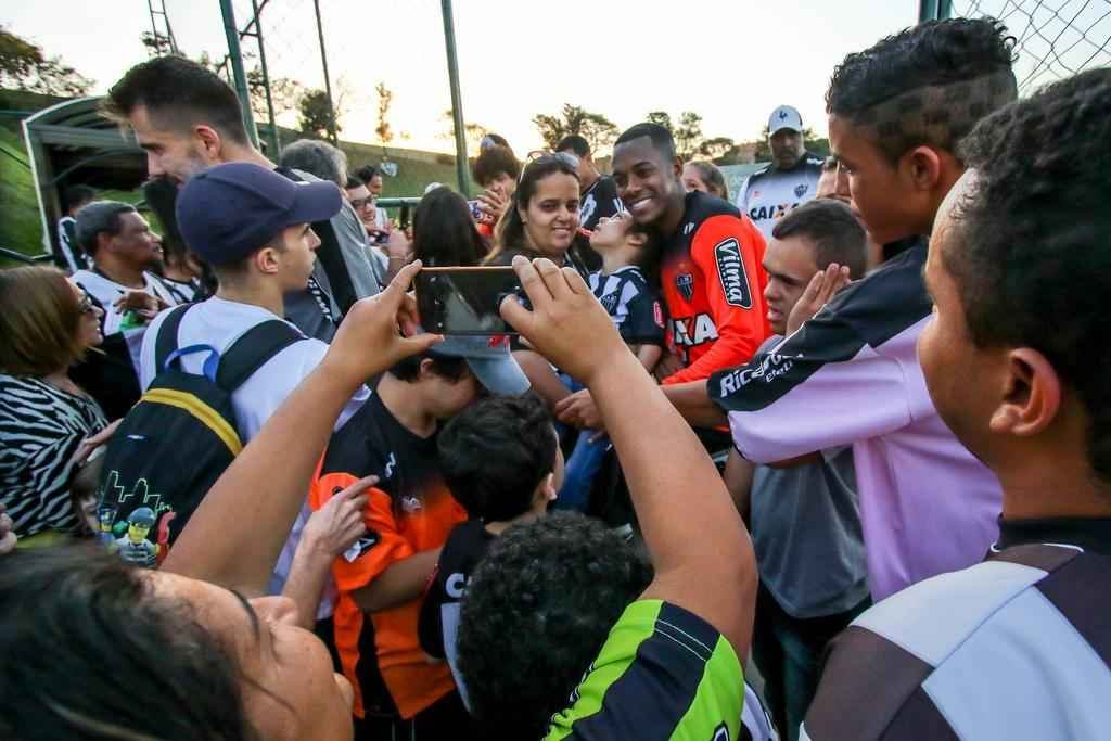 Crianas e jovens participantes da APAE de Itana visitaram a Cidade do Galo nesta quinta-feira 