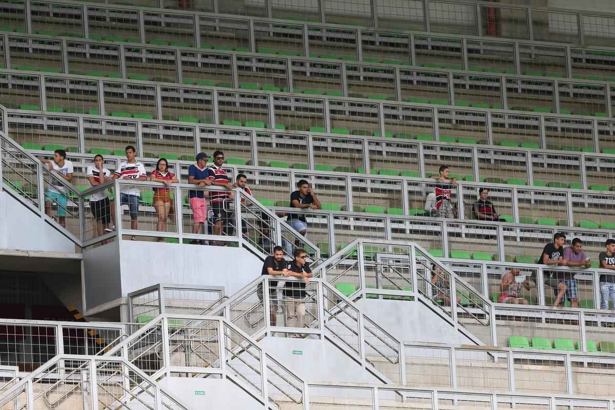 Fotos do jogo entre Amrica e Santa Cruz, no Independncia