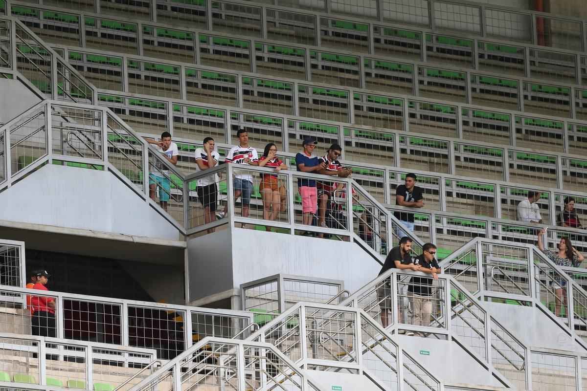 Fotos do jogo entre Amrica e Santa Cruz, no Independncia