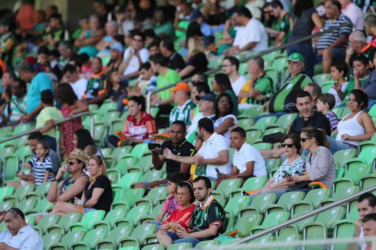 Fotos do jogo entre Amrica e Santa Cruz, no Independncia