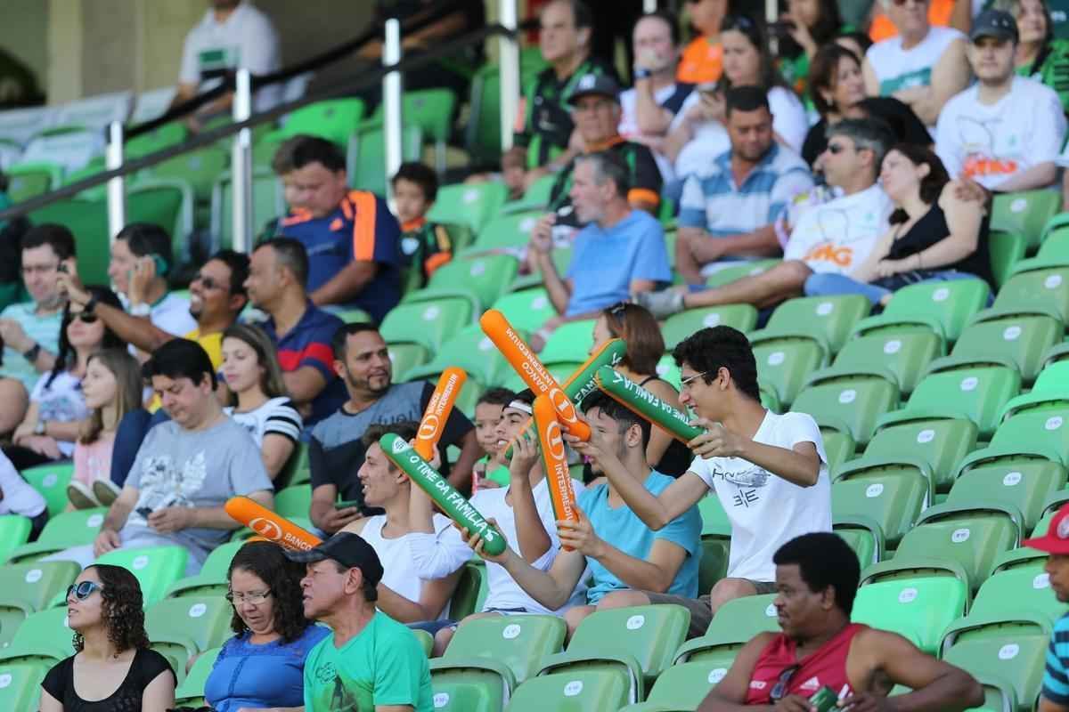 Fotos do jogo entre Amrica e Santa Cruz, no Independncia