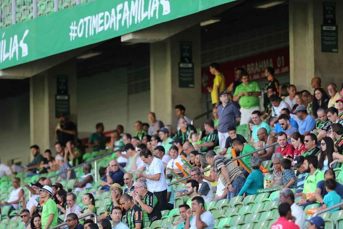 Fotos do jogo entre Amrica e Santa Cruz, no Independncia