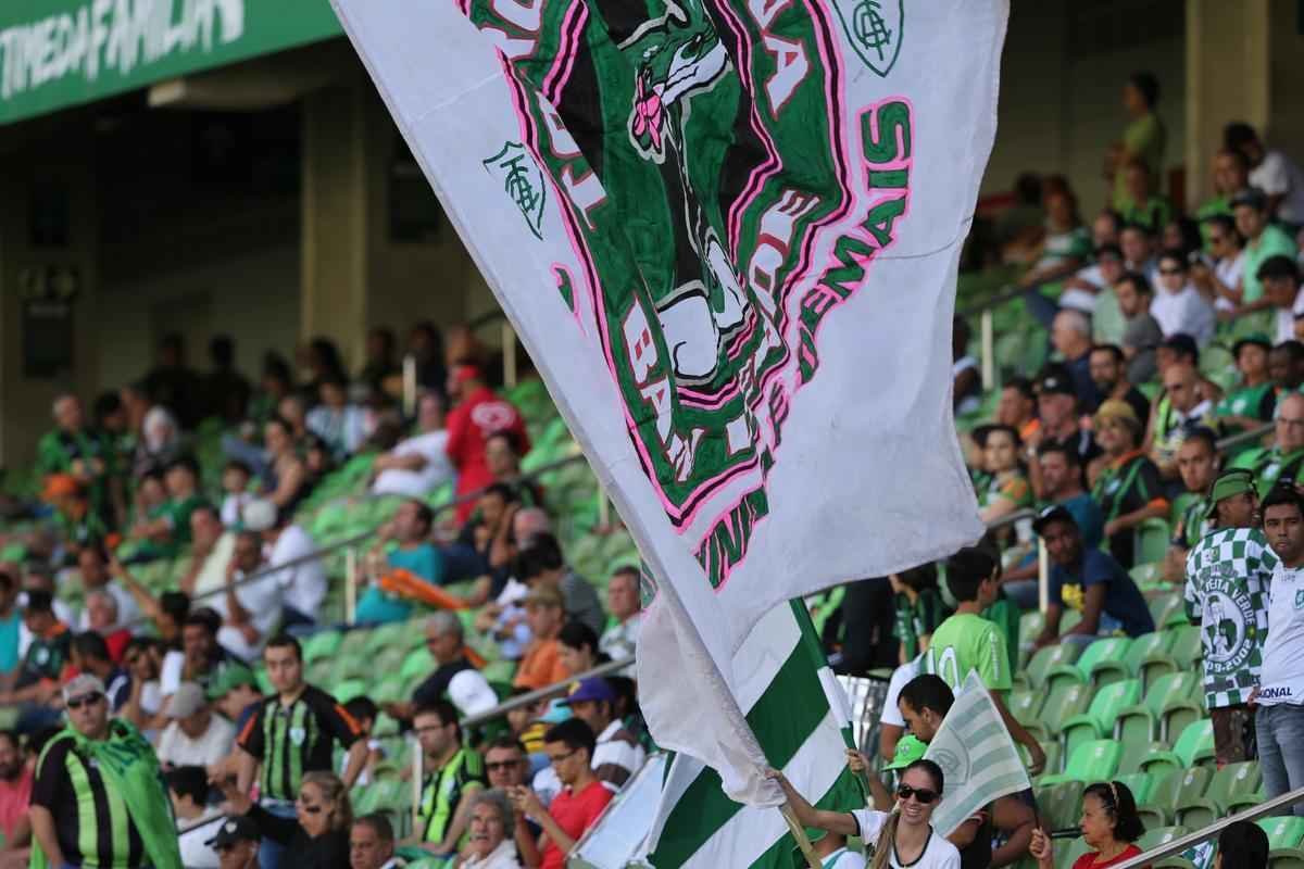 Fotos do jogo entre Amrica e Santa Cruz, no Independncia