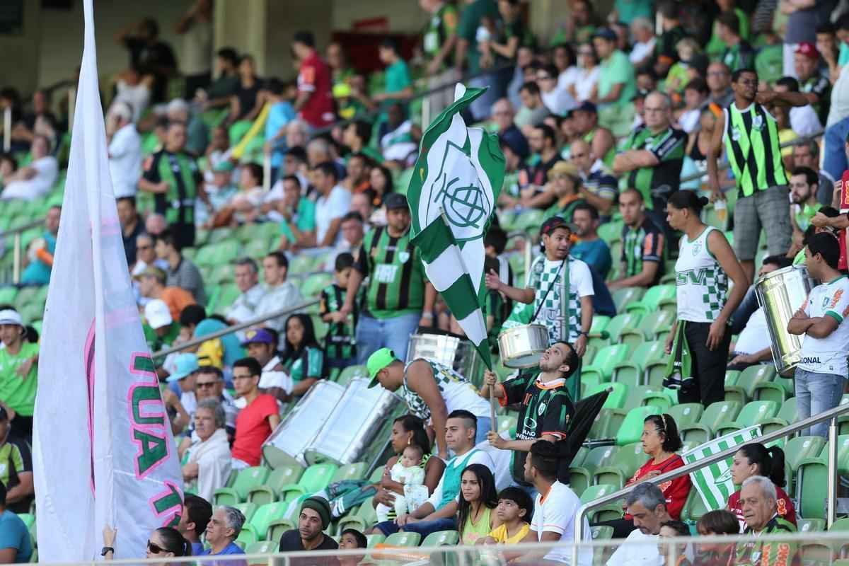 Fotos do jogo entre Amrica e Santa Cruz, no Independncia