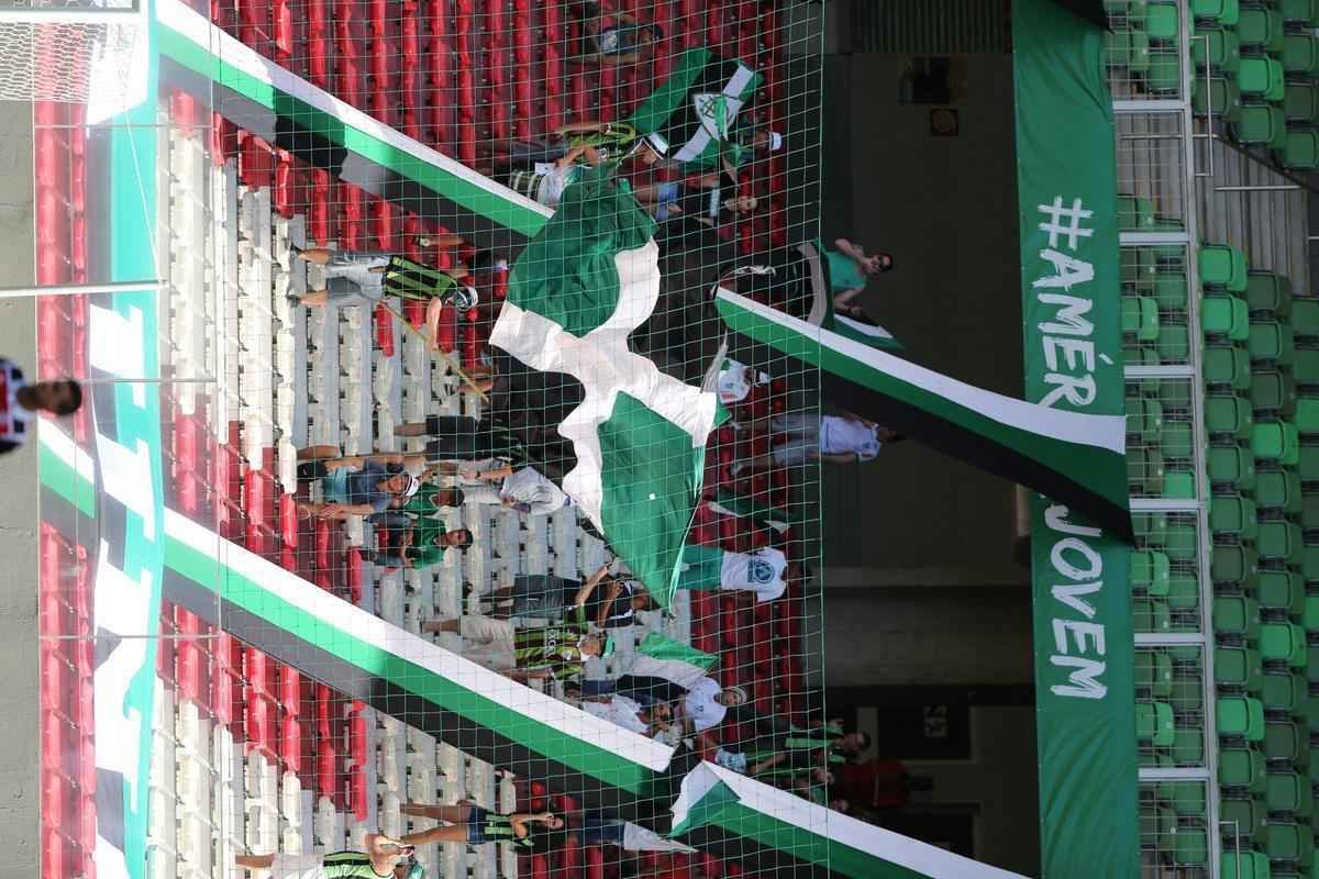 Fotos do jogo entre Amrica e Santa Cruz, no Independncia