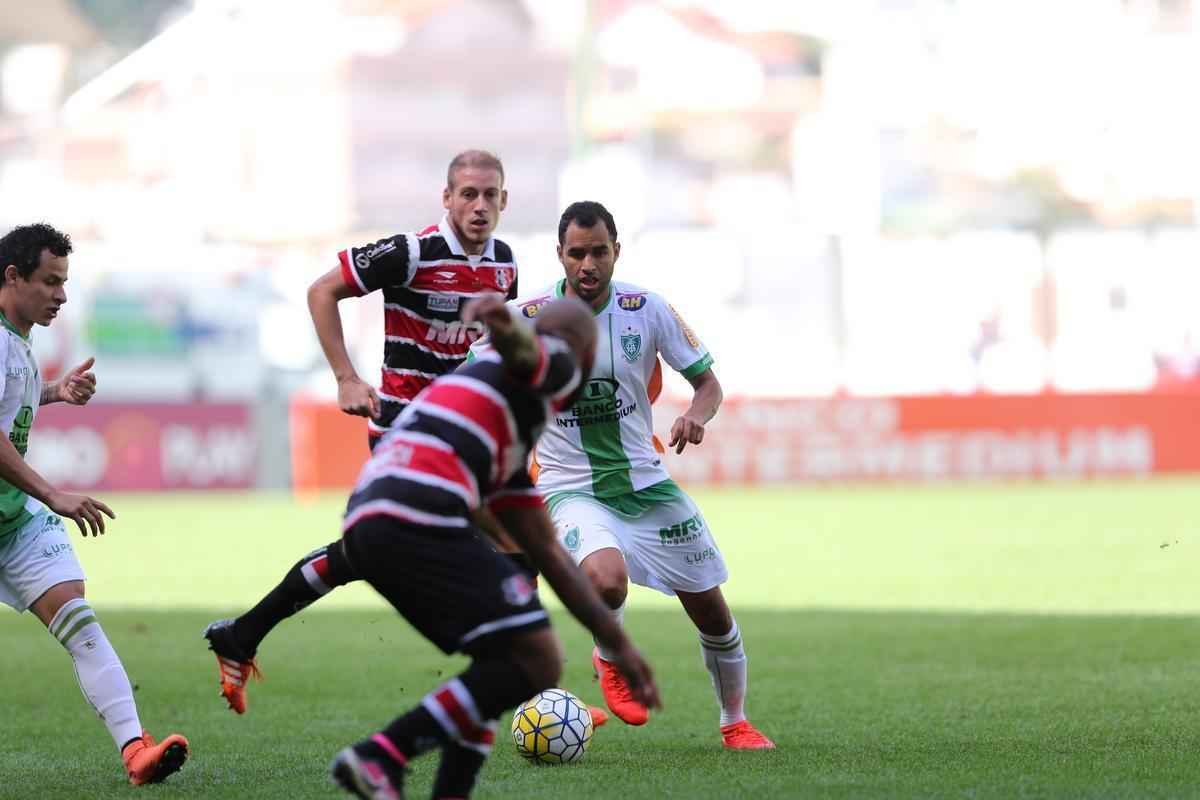 Fotos do jogo entre Amrica e Santa Cruz, no Independncia