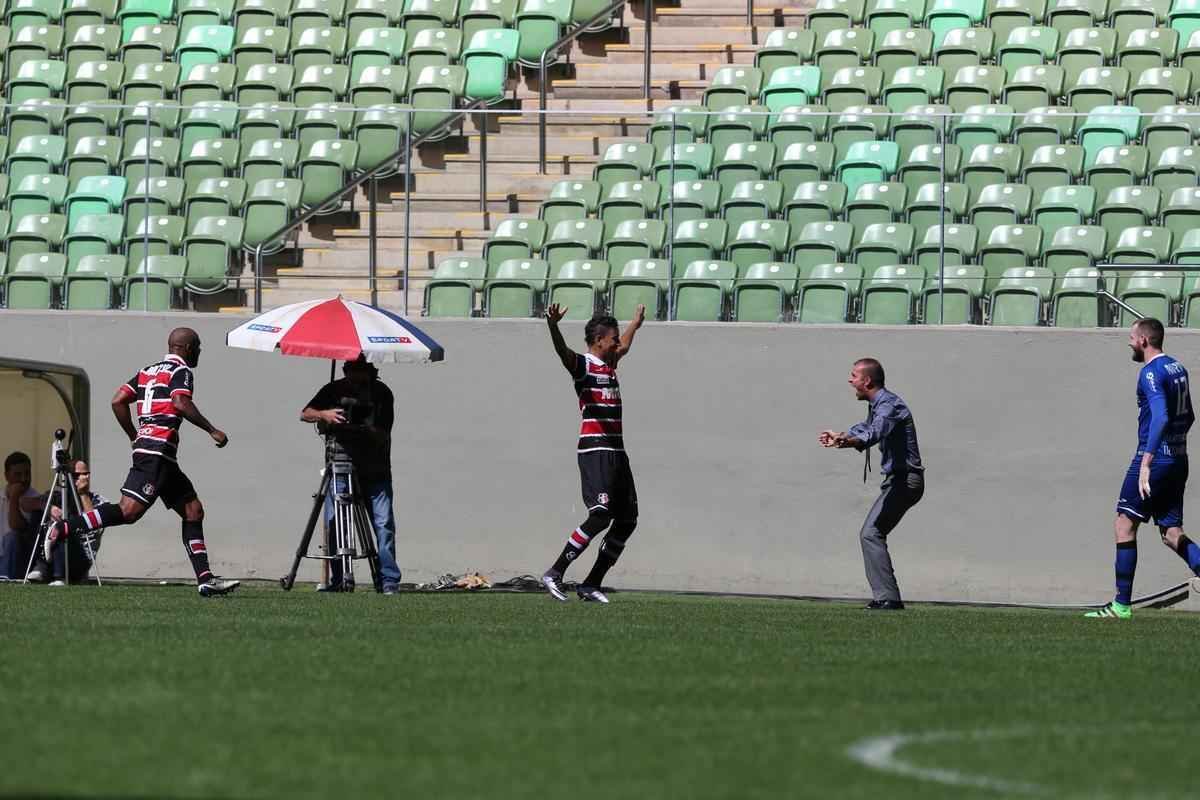 Fotos do jogo entre Amrica e Santa Cruz, no Independncia
