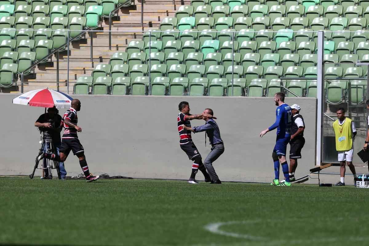 Fotos do jogo entre Amrica e Santa Cruz, no Independncia