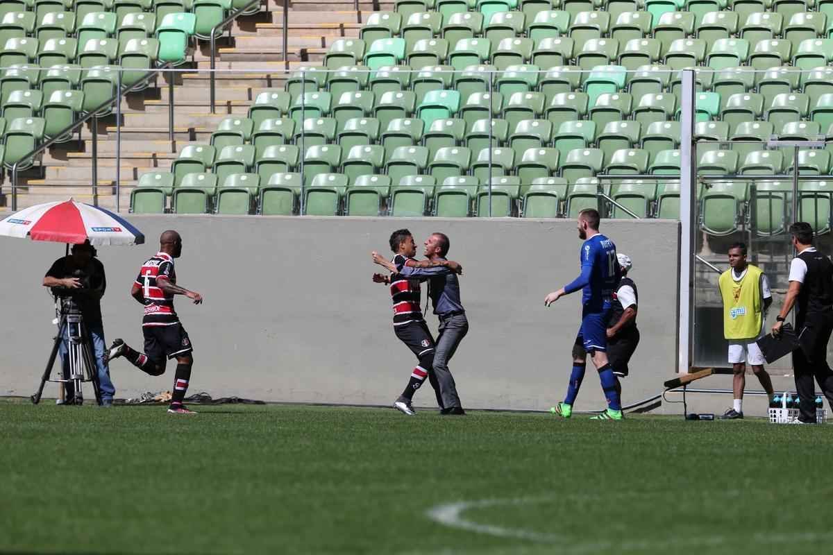Fotos do jogo entre Amrica e Santa Cruz, no Independncia