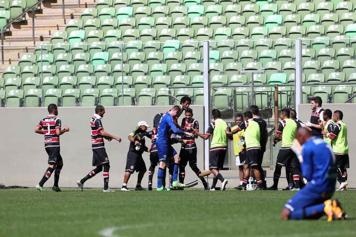 Fotos do jogo entre Amrica e Santa Cruz, no Independncia