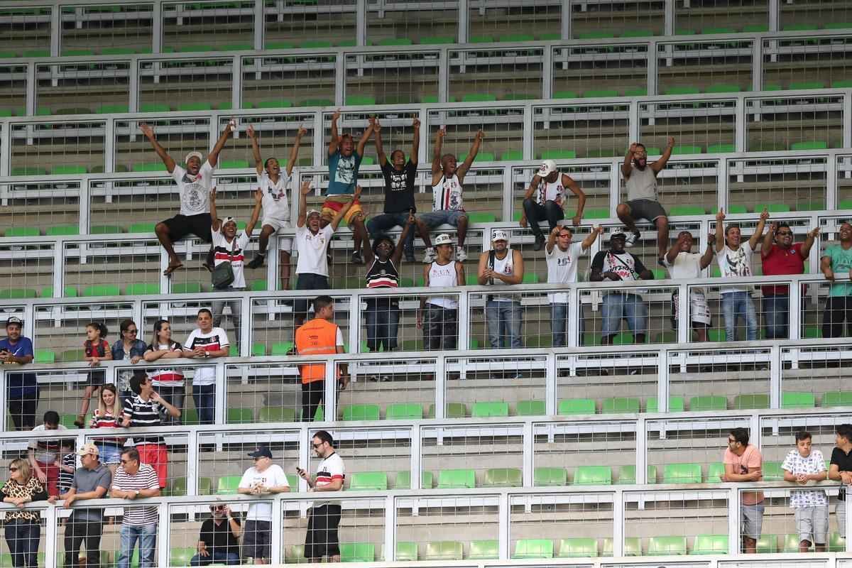 Fotos do jogo entre Amrica e Santa Cruz, no Independncia