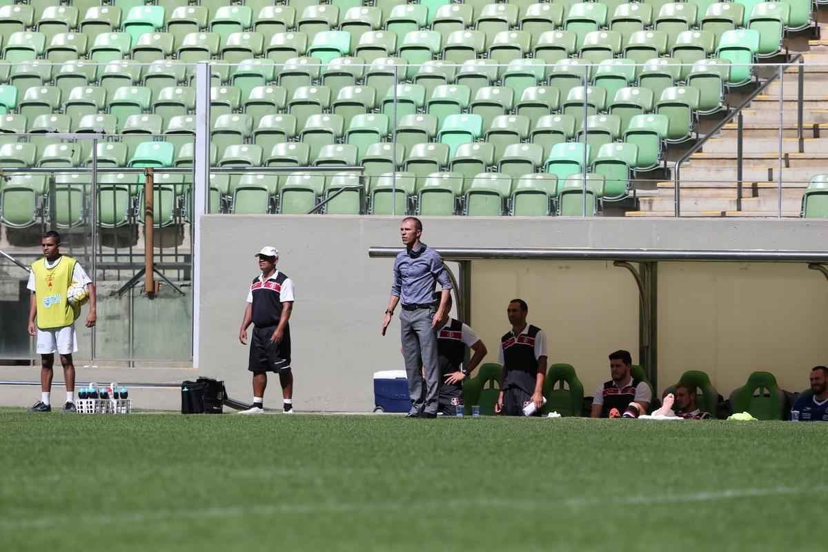 Fotos do jogo entre Amrica e Santa Cruz, no Independncia
