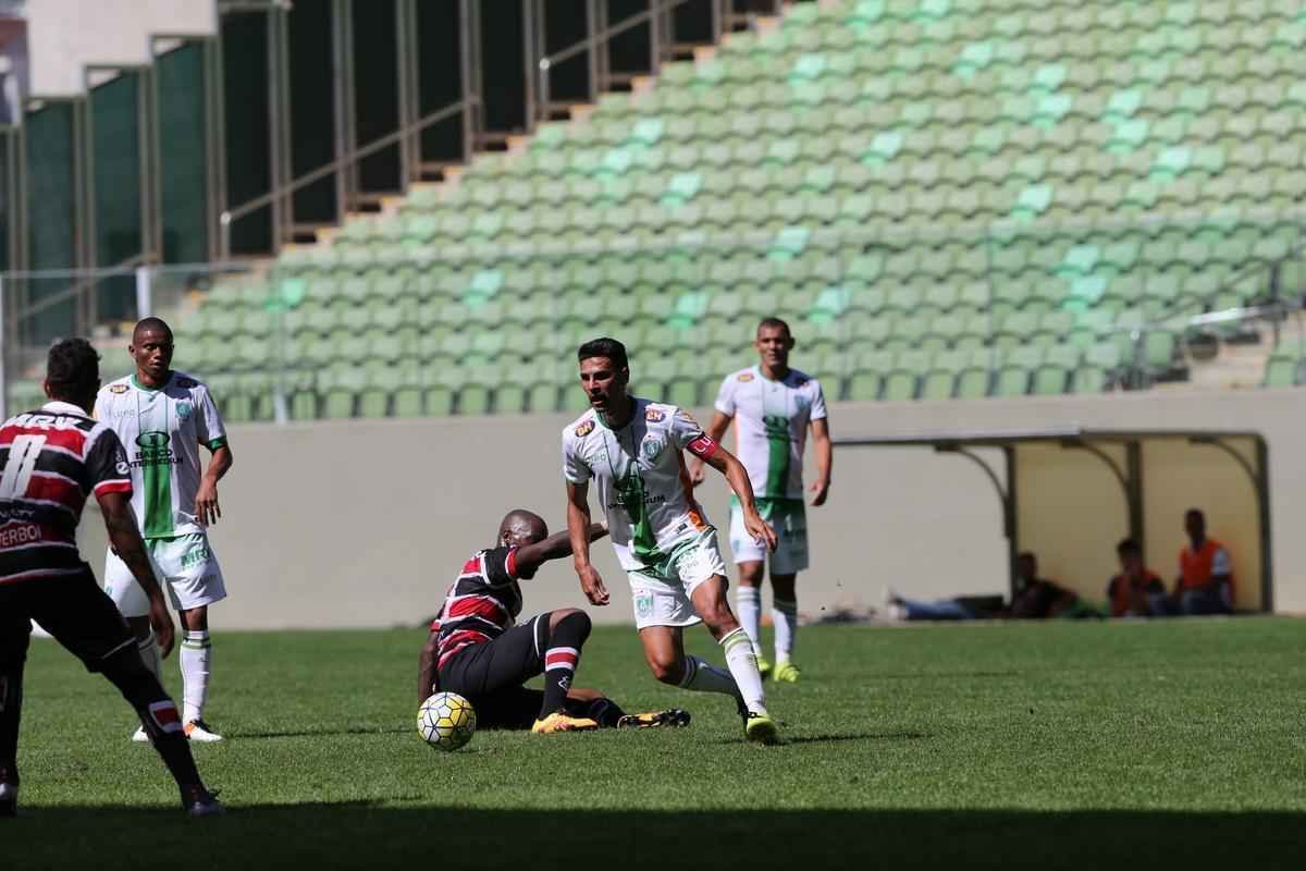 Fotos do jogo entre Amrica e Santa Cruz, no Independncia