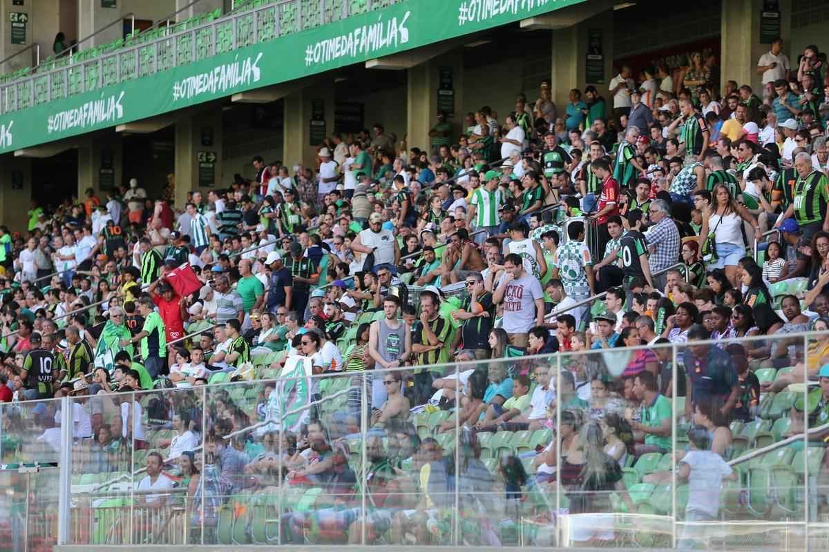 Fotos do jogo entre Amrica e Santa Cruz, no Independncia