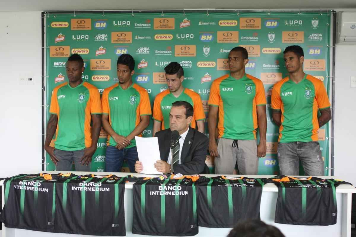 Zagueiro Cardoso, os meias Diego Lopes e Eisner Loboa, e os atacantes Nixon e Michael foram apresentados pelo presidente Anderson Racilan