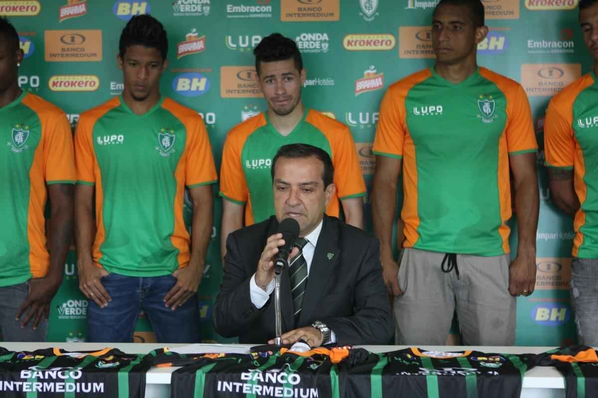 Zagueiro Cardoso, os meias Diego Lopes e Eisner Loboa, e os atacantes Nixon e Michael foram apresentados pelo presidente Anderson Racilan