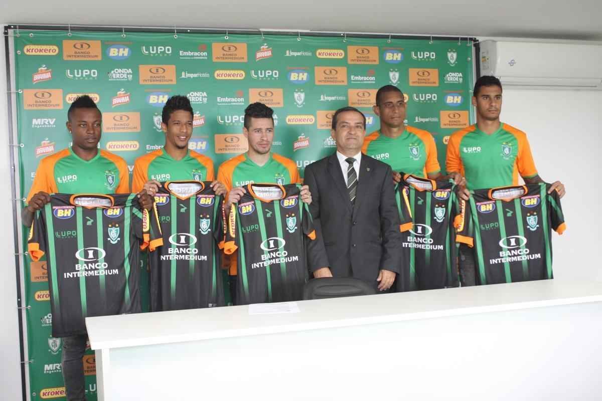 Zagueiro Cardoso, os meias Diego Lopes e Eisner Loboa, e os atacantes Nixon e Michael foram apresentados pelo presidente Anderson Racilan