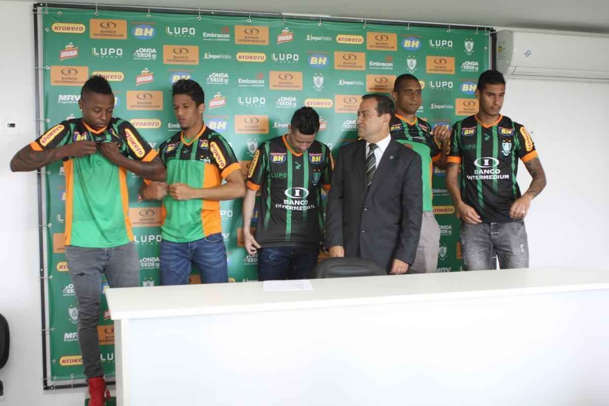 Zagueiro Cardoso, os meias Diego Lopes e Eisner Loboa, e os atacantes Nixon e Michael foram apresentados pelo presidente Anderson Racilan