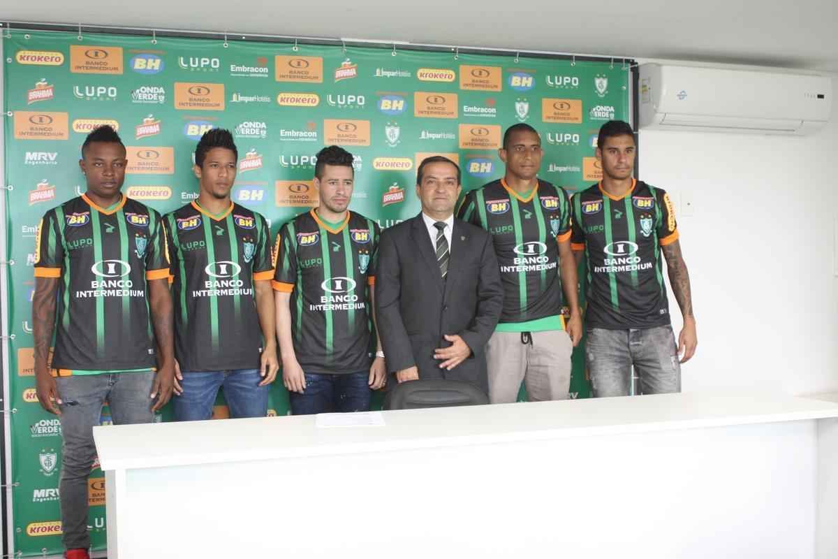 Zagueiro Cardoso, os meias Diego Lopes e Eisner Loboa, e os atacantes Nixon e Michael foram apresentados pelo presidente Anderson Racilan