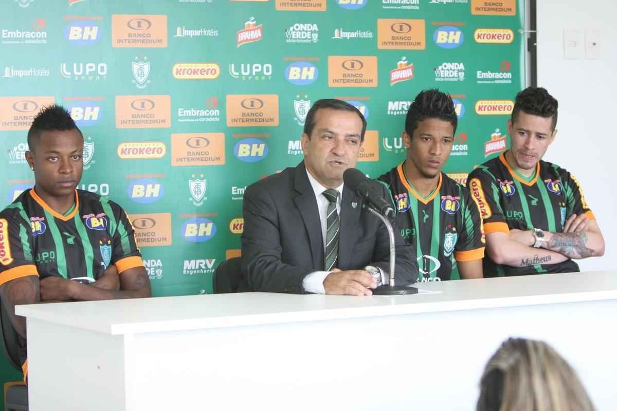 Zagueiro Cardoso, os meias Diego Lopes e Eisner Loboa, e os atacantes Nixon e Michael foram apresentados pelo presidente Anderson Racilan