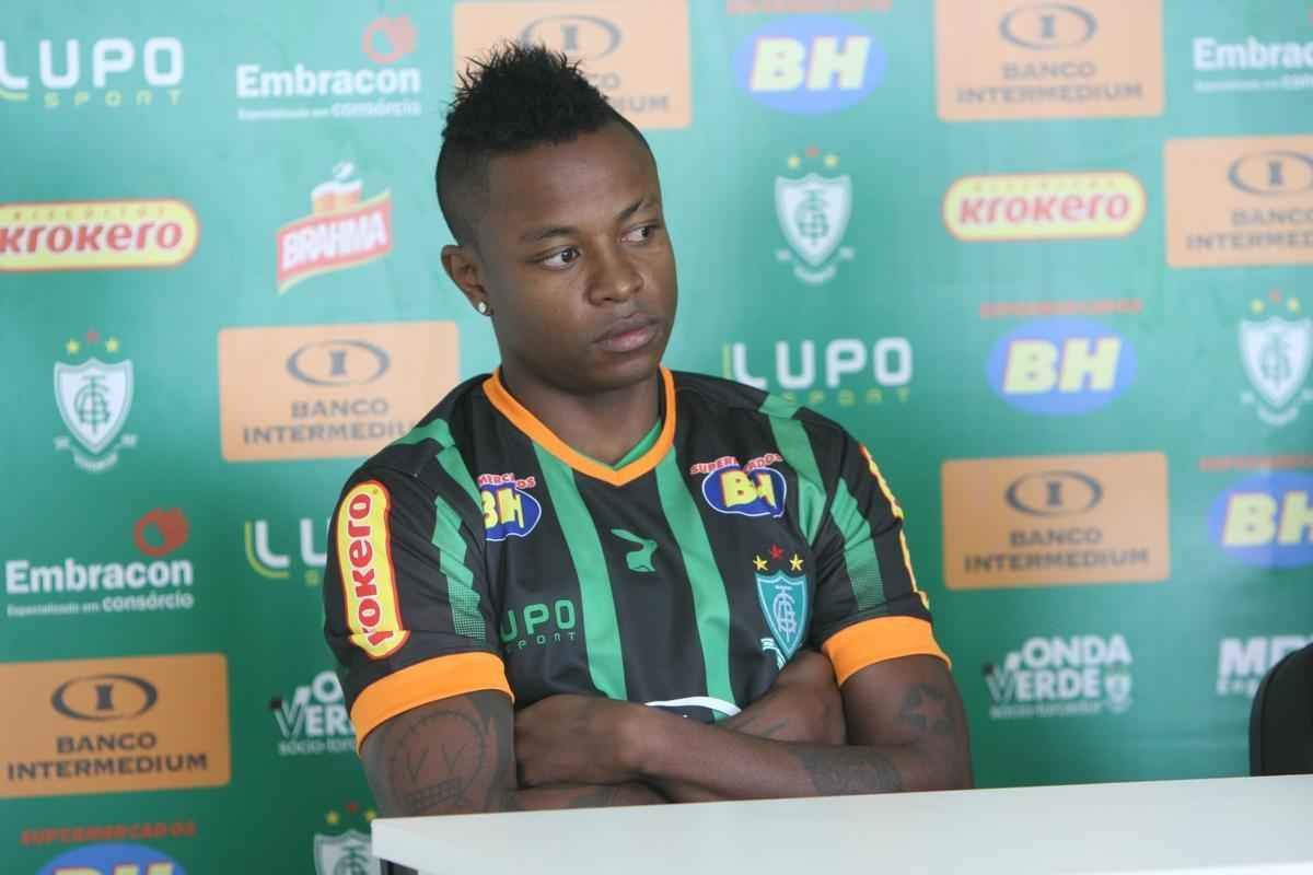 Zagueiro Cardoso, os meias Diego Lopes e Eisner Loboa, e os atacantes Nixon e Michael foram apresentados pelo presidente Anderson Racilan