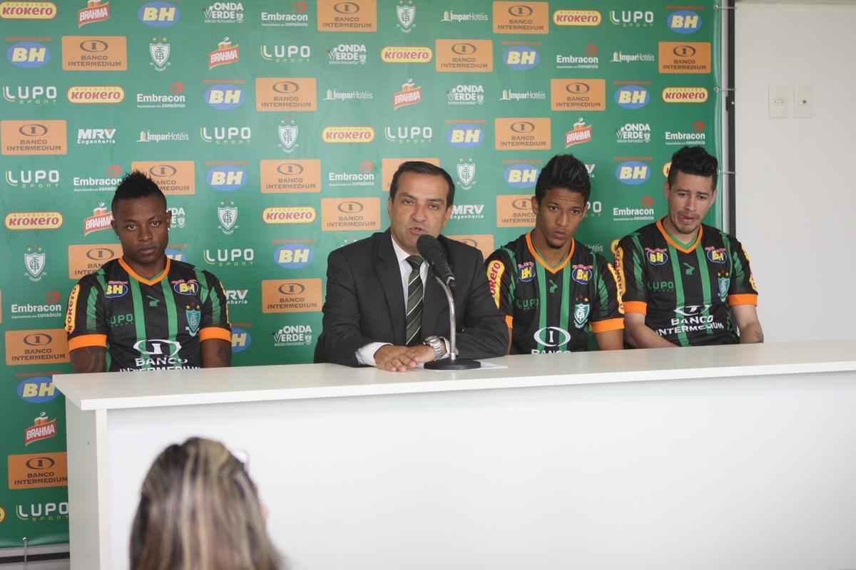 Zagueiro Cardoso, os meias Diego Lopes e Eisner Loboa, e os atacantes Nixon e Michael foram apresentados pelo presidente Anderson Racilan