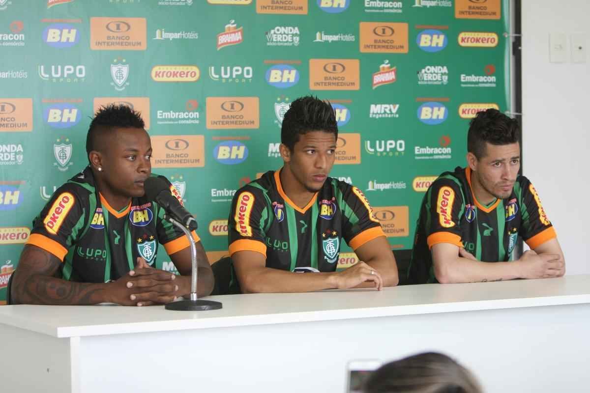 Zagueiro Cardoso, os meias Diego Lopes e Eisner Loboa, e os atacantes Nixon e Michael foram apresentados pelo presidente Anderson Racilan