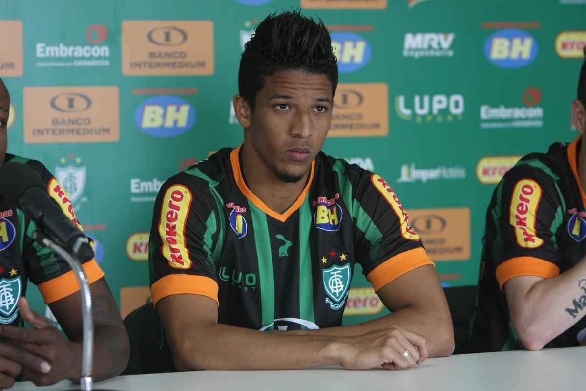 Zagueiro Cardoso, os meias Diego Lopes e Eisner Loboa, e os atacantes Nixon e Michael foram apresentados pelo presidente Anderson Racilan