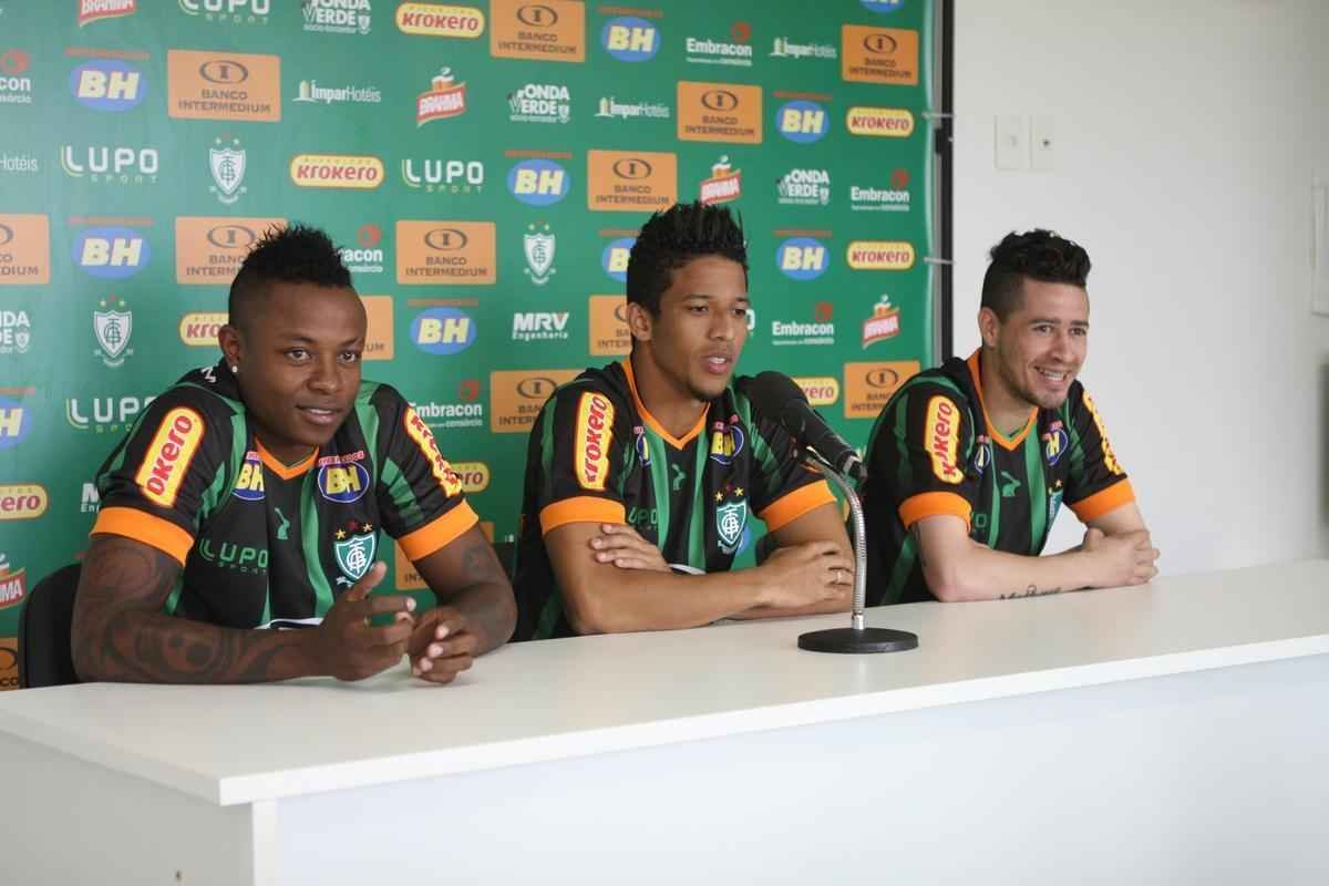 Zagueiro Cardoso, os meias Diego Lopes e Eisner Loboa, e os atacantes Nixon e Michael foram apresentados pelo presidente Anderson Racilan