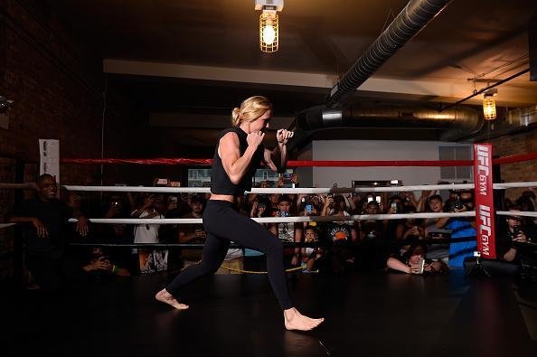 Imagens do treino aberto do UFC on Fox 20, em Chicago - Holly Holm no aquecimento