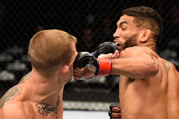 Jason Knight venceu Jim Alers por deciso dividida dos juzes 