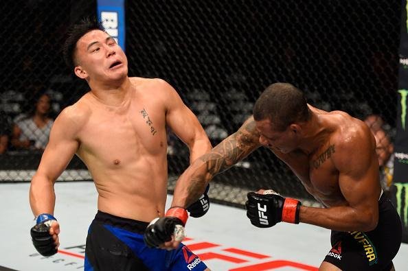 Brasileiro Alex 'Cowboy' Oliveira venceu  James Moontasri por deciso unnime 