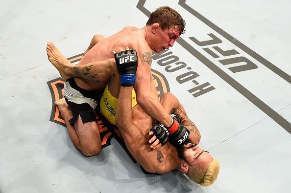Darren Elkins venceu brasileiro Godofredo 'Pepey' Castro por deciso unnime 