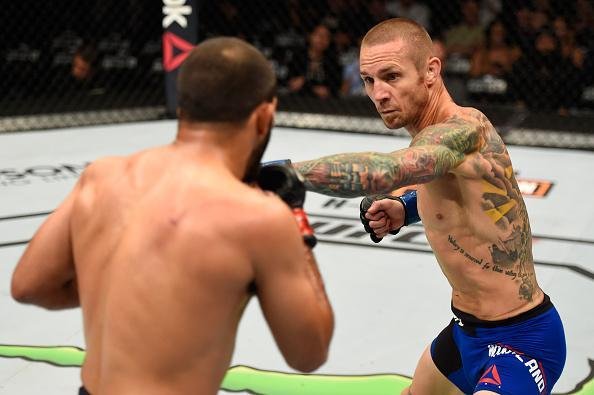 Eddie Wineland venceu Frankie Sanz por nocaute tcnico no terceiro round