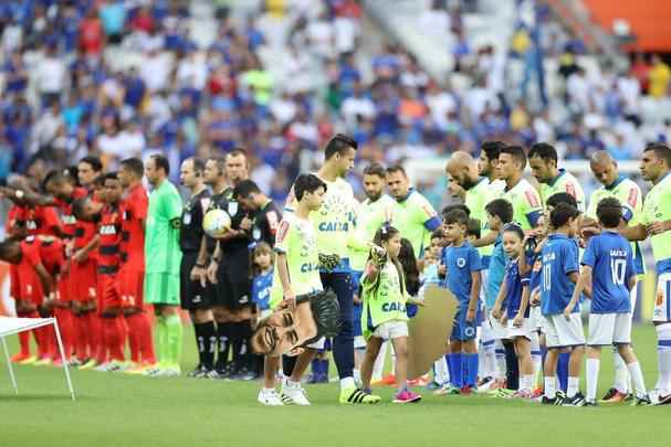 Imagens do confronto entre Cruzeiro e Sport